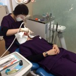 スタッフ同士の歯のチェック